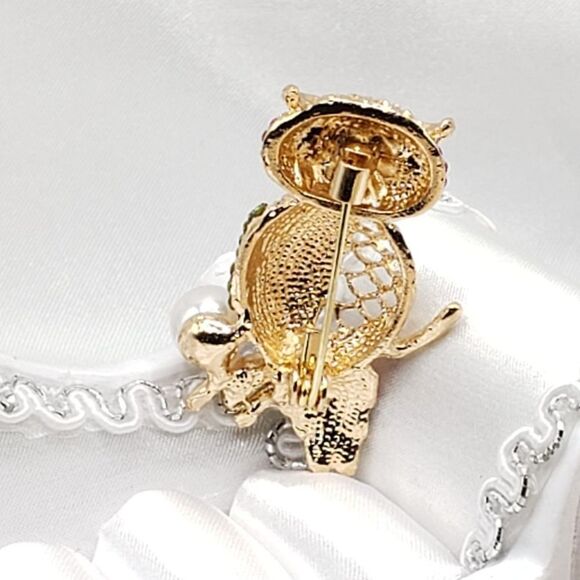 Brand New Rhinestone Gold With Pearl Owl Brooch Pin - Picture 3 of 4